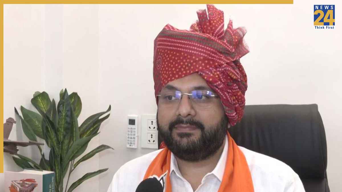 राहुल गांधी पर हेमांग जोशी का निशाना, बोले- ‘पीआर टीम की लिखी बातें दोहराते हैं’
