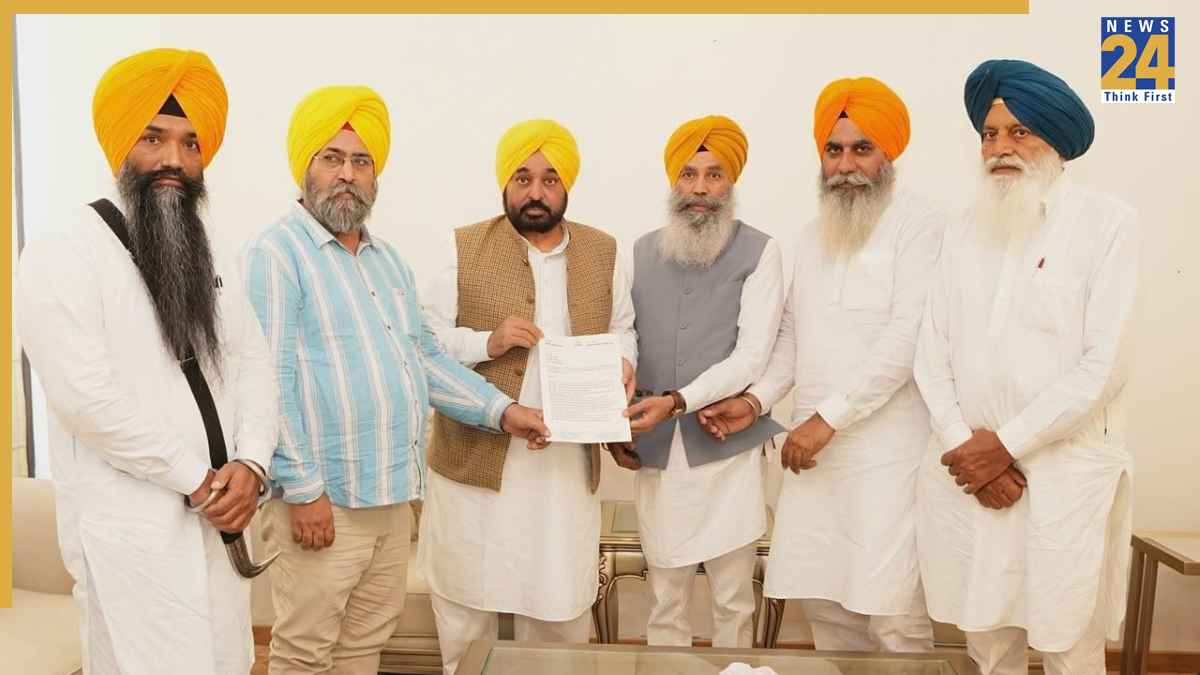 एस.आई.टी. जांच की मांग को लेकर शिरोमणि अकाली दल (पुनर सुरजीत) के प्रतिनिधिमंडल ने मुख्यमंत्री भगवंत सिंह मान से की मुलाकात
