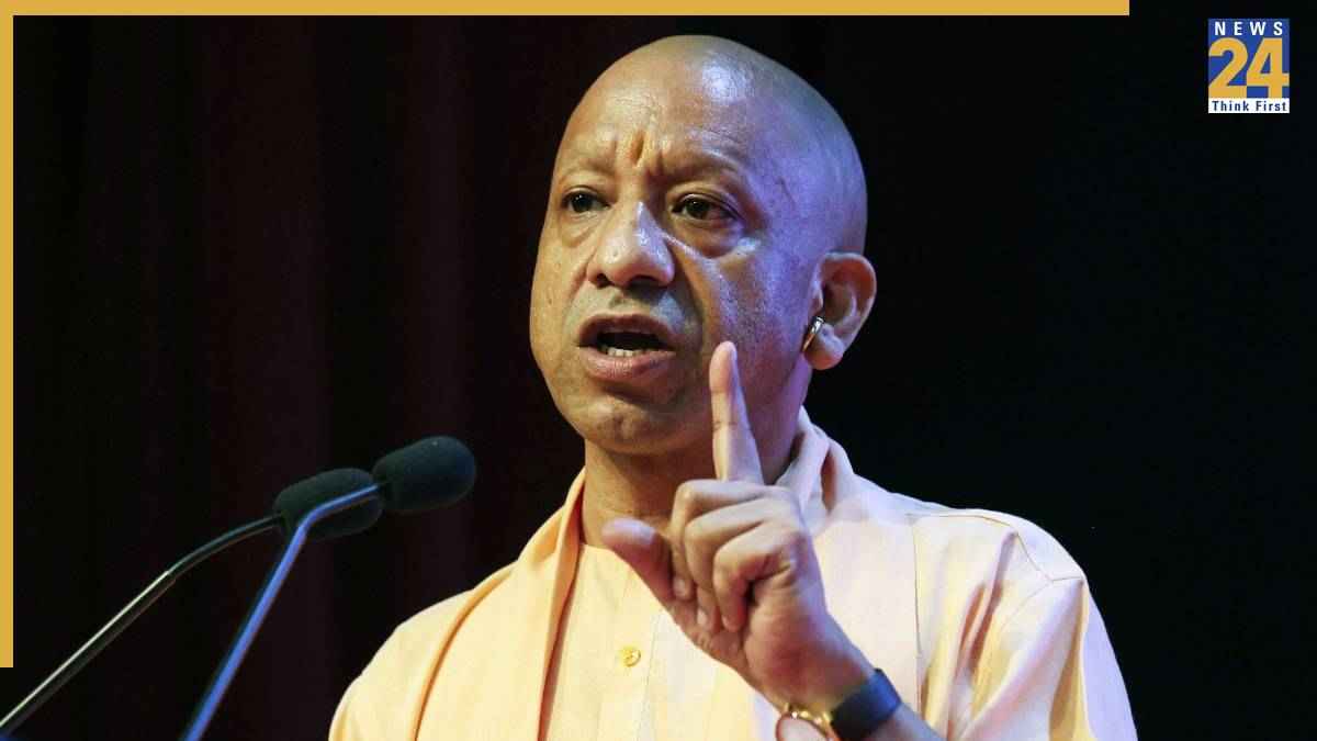 'पहले UP में होते थे उपद्रव, अब दुनिया में बिक रहे हैं यहां के उत्पाद', लखनऊ में गरजे CM योगी आदित्यनाथ