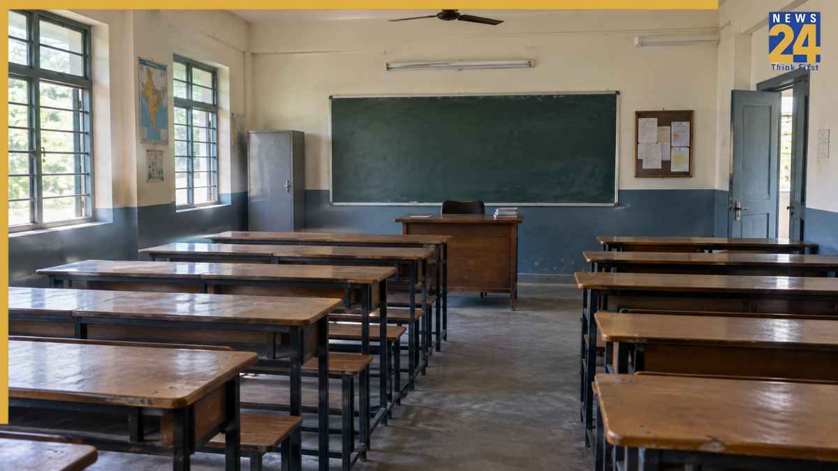 16 साल के छात्र को टीचर ने मारा मुक्का, आंख में जम गया खून का थक्का; फिर धमकी भी दी
