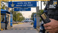 दिल्ली के एयरफोर्स स्टेशन से ड्यूटी छोड़कर भागा सुरक्षाकर्मी, गोलियों से भरी मैगजीन भी ले गया साथ