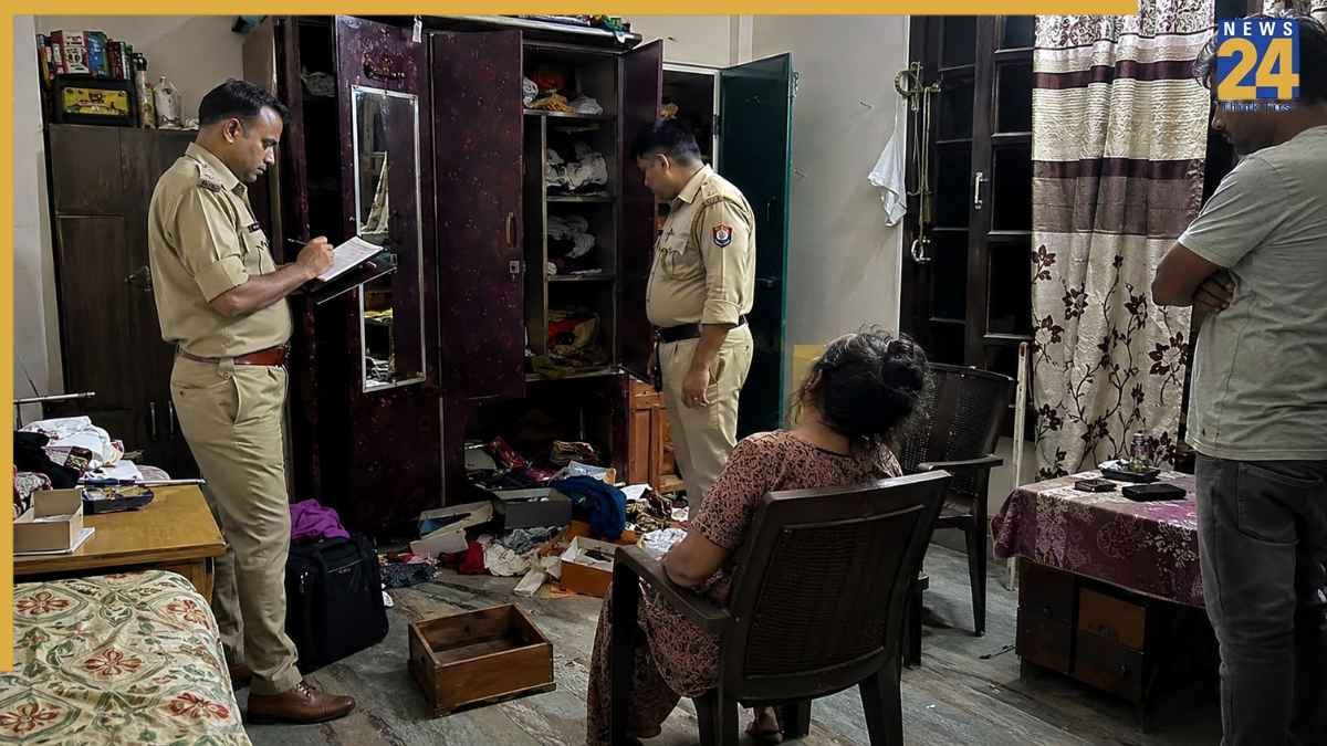 लूट की कोशिश या कोई और मकसद? कानपुर में कुर्सी पर बैठी मिली महिला की लाश, गर्दन पर निशानों ने खोला मौत का राज़