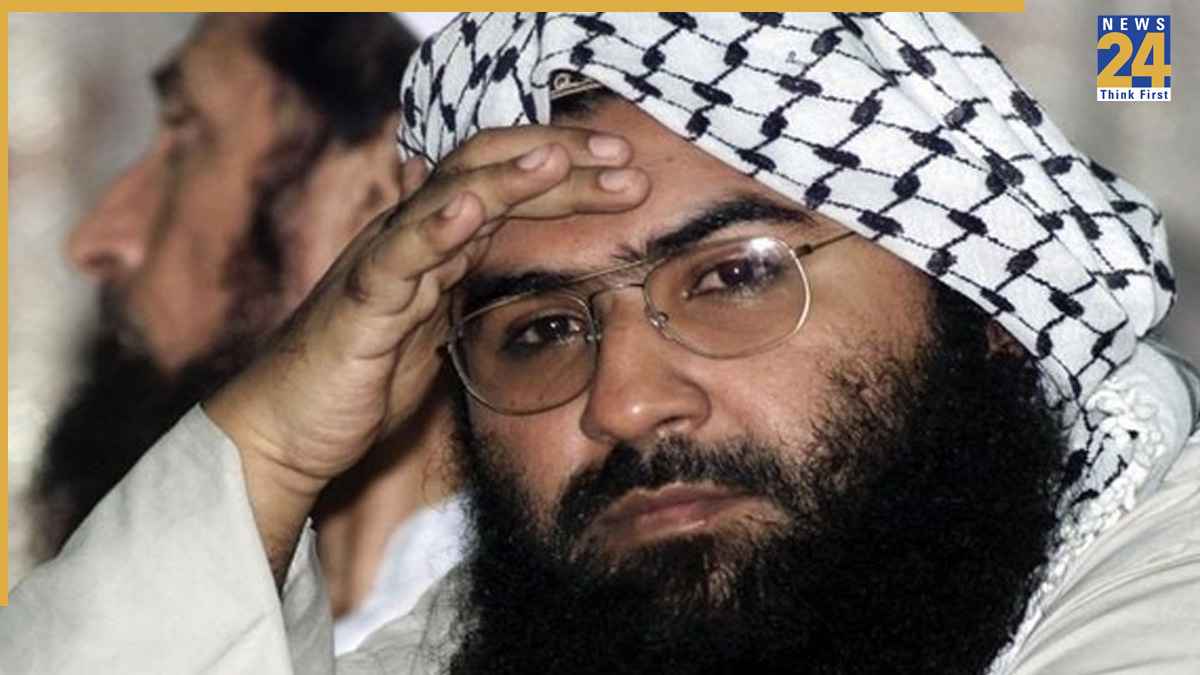 फिर दिखावा कर रहा पाकिस्तान, FATF बैठक से पहले खेला नया दांव, आतंकी मसूद अजहर पर किया 70 लाख के इनाम का ऐलान