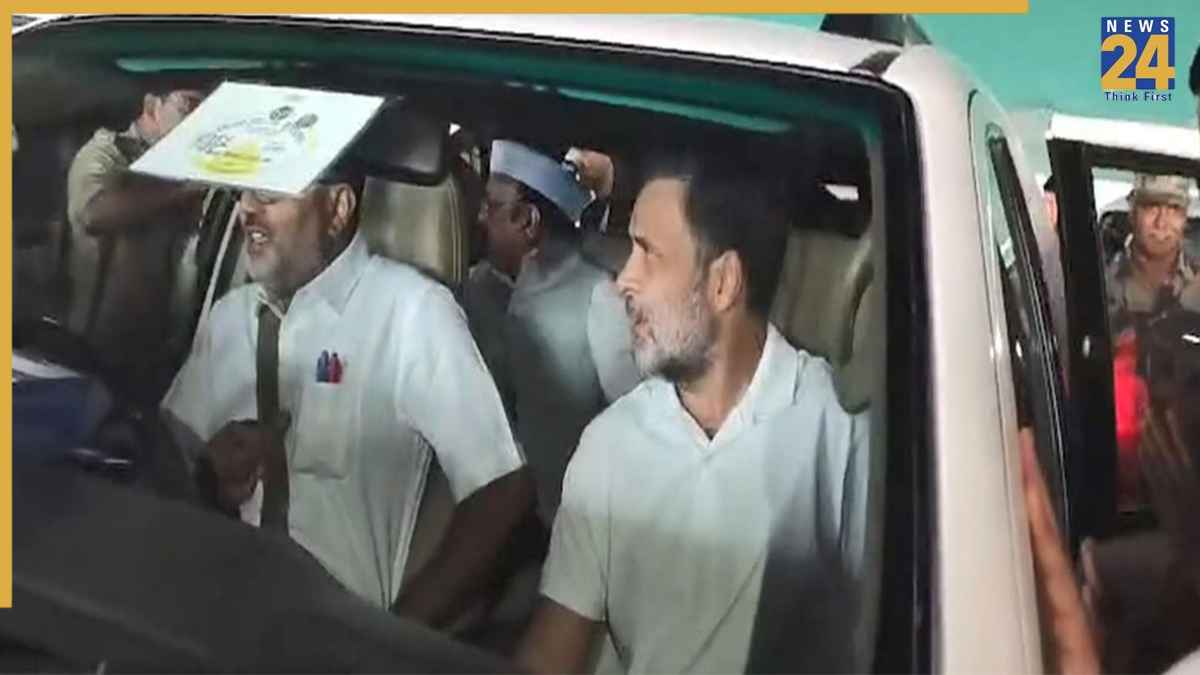 रायबरेली में दिशा की बैठक में राहुल गांधी ने दिखाईं खराब सड़कों की तस्वीरें, अधिकारियों से मांगा जवाब