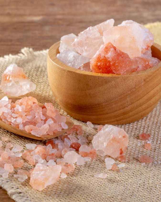 सेंधा या सफेद नमक, सेहत के लिए कौन-सा है ज्यादा फायदेमंद? 