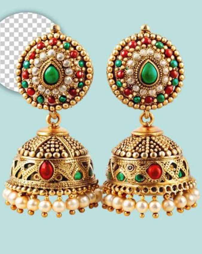 हैवी झुमकों से बनाएं अपना लुक खास