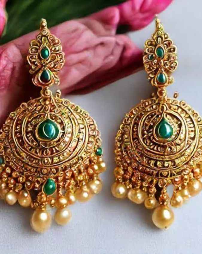 कुंदन ईयररिंग्स से पाएं रॉयल लुक
