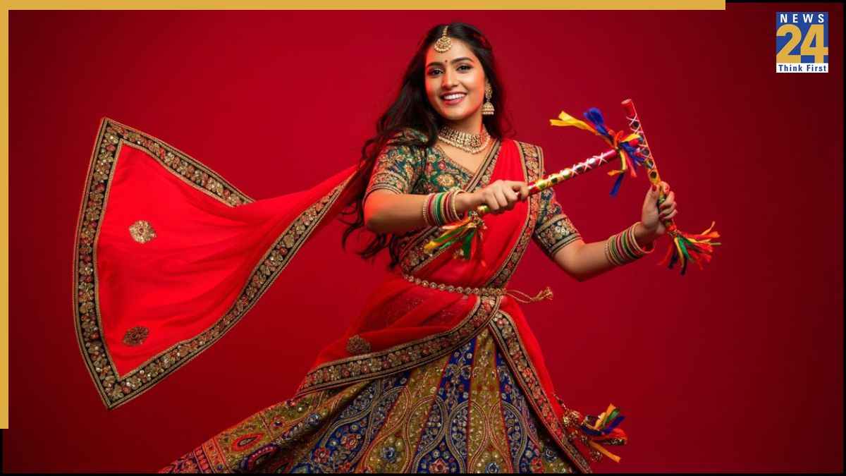 Garba Night Safety: रात में गरबा के लिए घर से बाहर निकलते वक्त इन बातों का रखें ध्यान, मस्ती में नहीं आएगी कमी