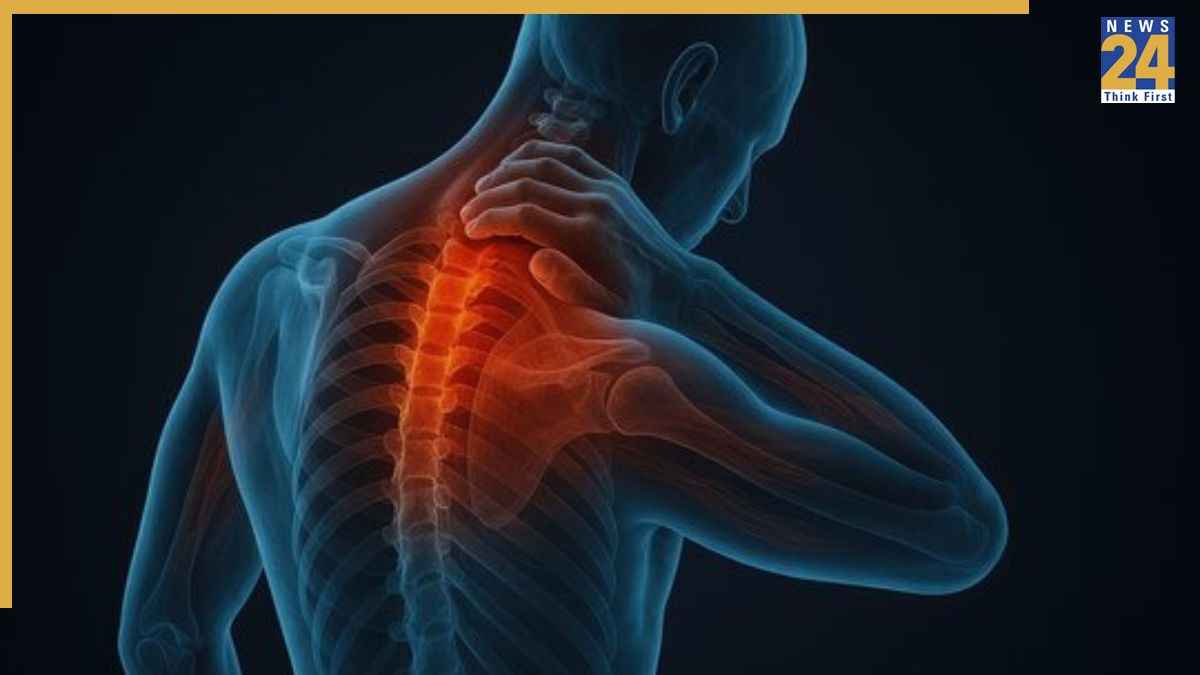 सुबह उठते ही कमर में अकड़न क्यों होती है महसूस? एक्सपर्ट ने बताए ये तरीके आएंगे आपके बहुत काम