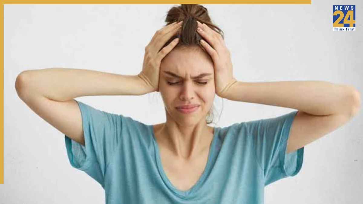Headache Causes: बार-बार क्यों दुखता है सिर? पानी की कमी और तनाव के अलावा ये गलतियां भी हैं जिम्मेदार
