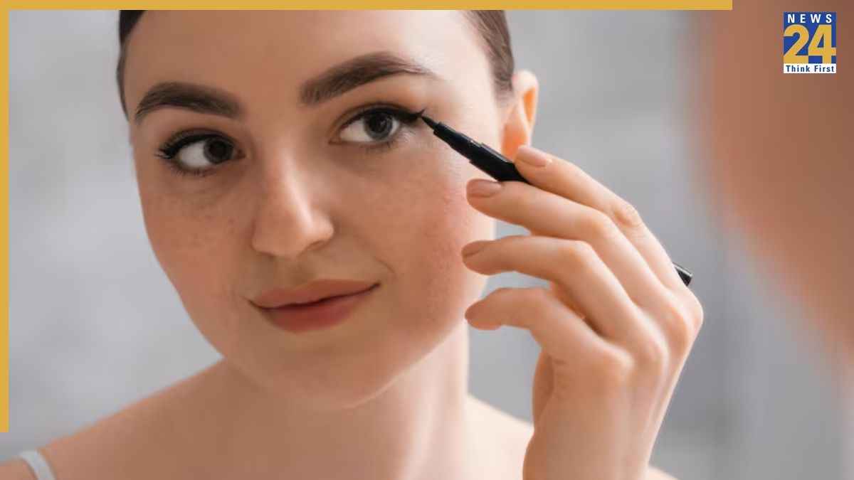 How To Apply Eye Liner
