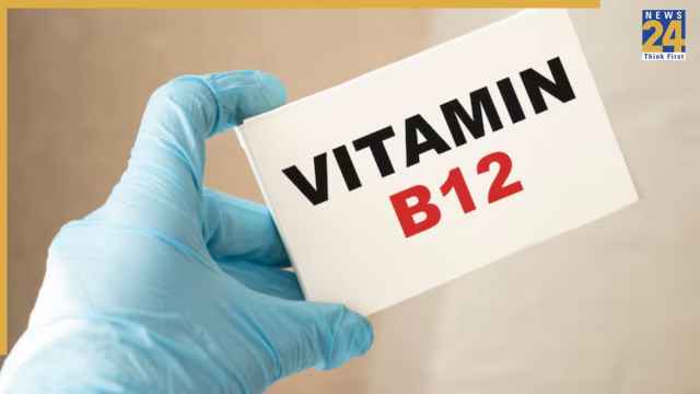सिर्फ वेजिटेरियन होना ही नहीं, इन 5 कारणों से भी हो सकती है विटामिन B12 की कमी; डॉक्टर ने बताया