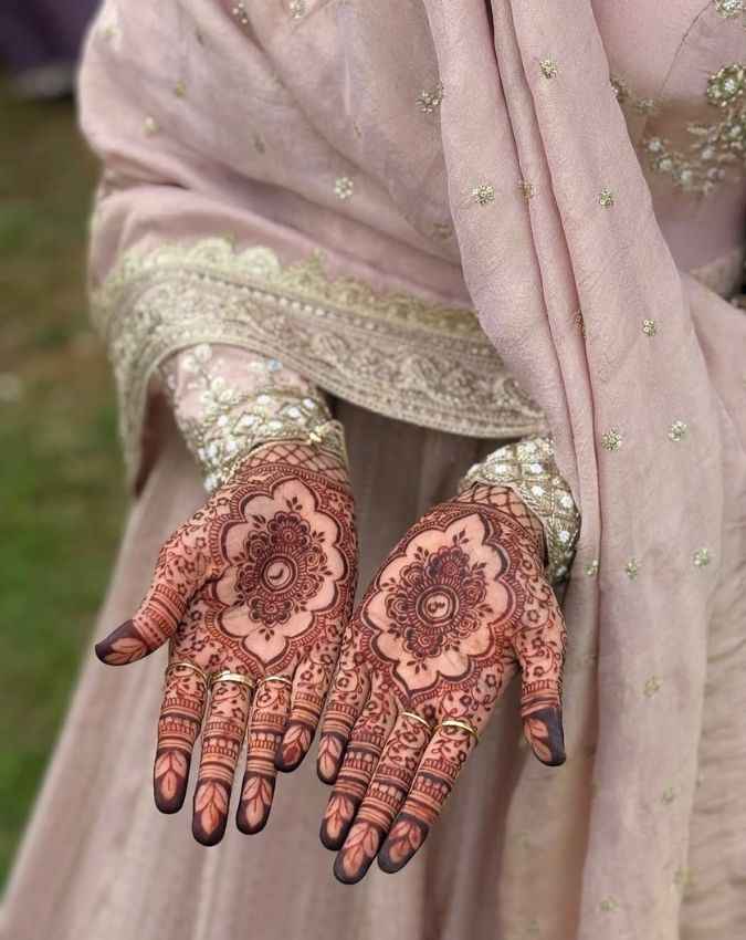 पतली कीप वाली लेटेस्ट मेहंदी 