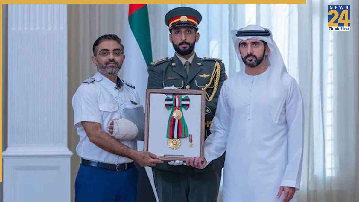 Smit Machchhar, flydubai crew, UAE bravery honour, First Class Order of Zayed II, cockpit incident, Sheikh Mohamed bin Zayed, Sheikh Hamdan, Indian pilot, civilian bravery award