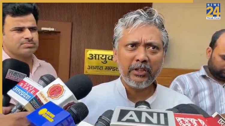 'जैसे मैं कोई आतंकी हूं…', चुनाव में गड़बड़ी पर रो पड़े सपा MLC उम्मीदवार; मुस्लिम बनने की दी धमकी