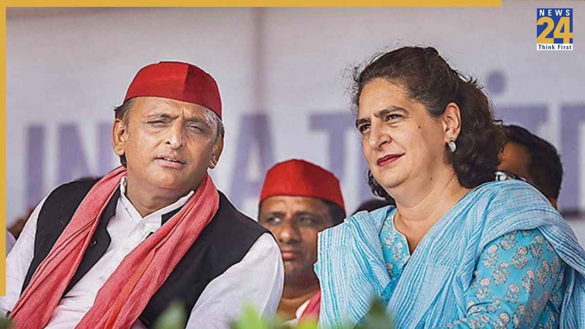 Akhilesh Yadav Priyanka Gandhi PTI