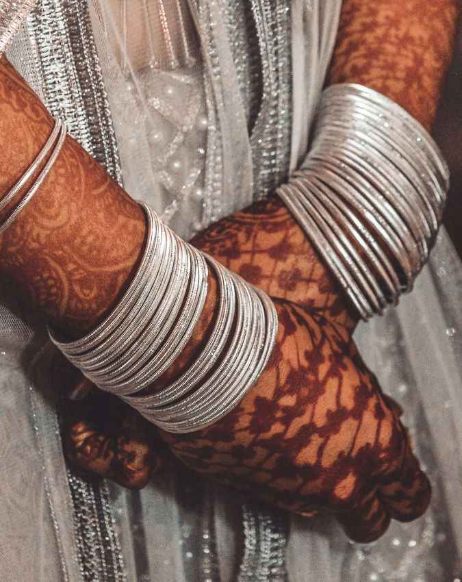 सिल्वर मेटल बैंगल्स 