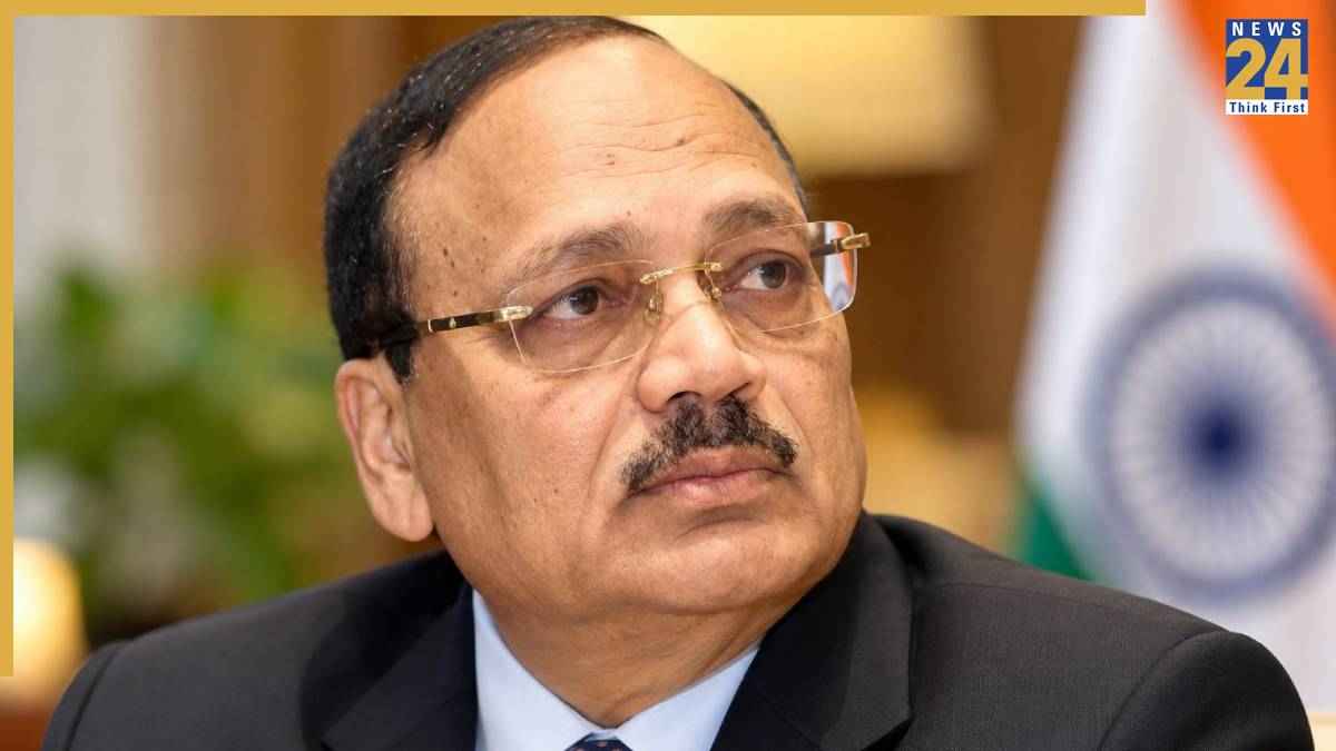 CJI सूर्यकांत का इस्तीफा मांगने की पोस्ट करने वाले को कांग्रेस ने निकाला, जानें नेता ने क्या लिखा पोस्ट में और क्यों छिड़ा विवाद?