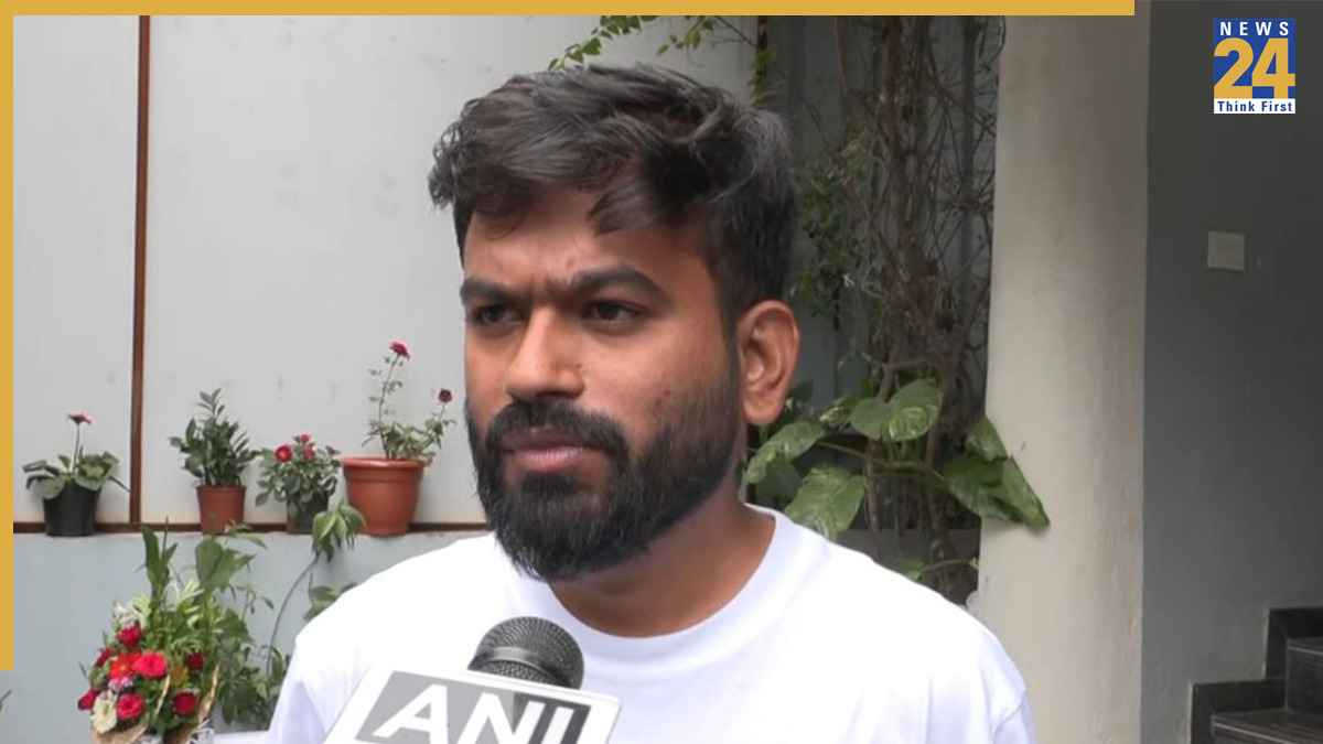 'लोकतंत्र बचाने की लड़ाई जारी रहेगी', मुंबई में केस दर्ज होने के बाद CJP चीफ अभिजीत दीपके का बड़ा ऐलान