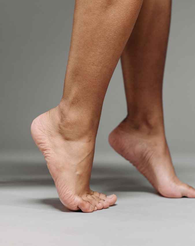 सर्दियों में क्यों फटने लगती हैं एड़ियां व होंठ?