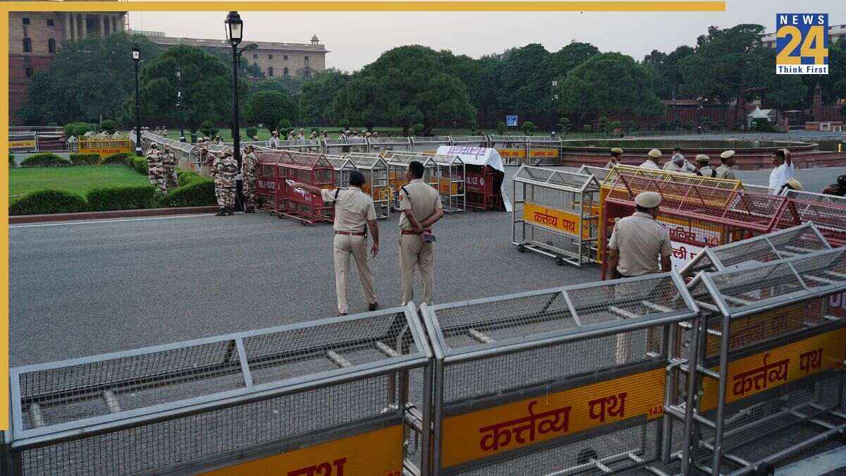 cjp protest live, cjp protest live updates, cockroach janta party protest live, india block protest live, janta mantar protest live updates, Abhijeet dipke, gyanesh kumar, Rahul Gandhi, delhi protest today, cec row, cjp jantar mantar protest start date, cjp jantar mantar protest latest news, india bloc protest, india bloc protest delhi, mallikarjun kharge, priyanka gandhi