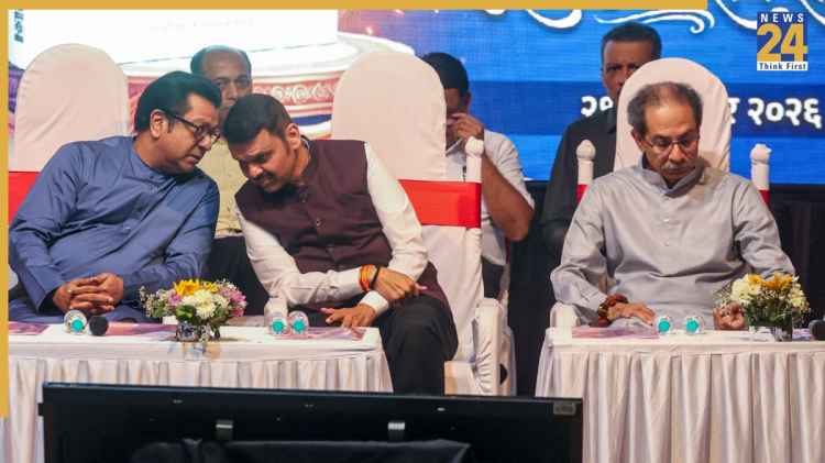 एक मंच पर दिखे देवेंद्र फडणवीस और ठाकरे बंधु, MNS चीफ ने ली CM की चुटकी