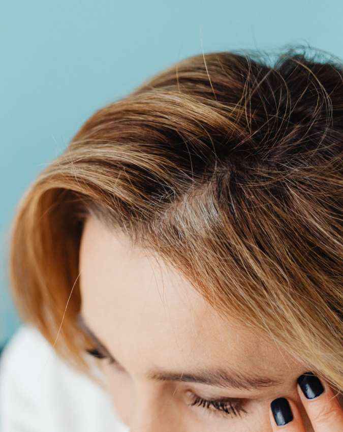 बालों की सफाई के साथ स्कैल्प का भी रखें ध्यान