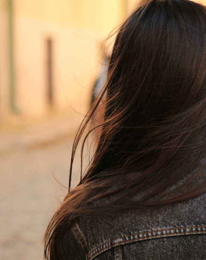 बालों पर ऐसे लगाएं मेहंदी
