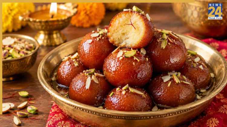 घर पर कैसे बनाएं स्वादिष्ट गुलाब जामुन? जानिए बनाने का तरीका