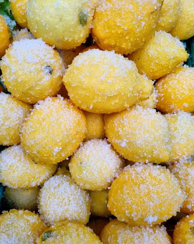 लगाएं नींबू और चीनी का घोल 
