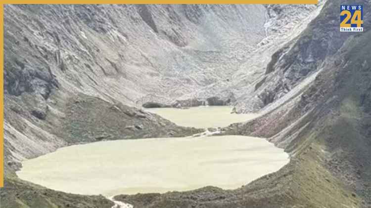 भूटान में फटी ग्लेशियल झील, भारत में बाढ़ का महा-अलर्ट