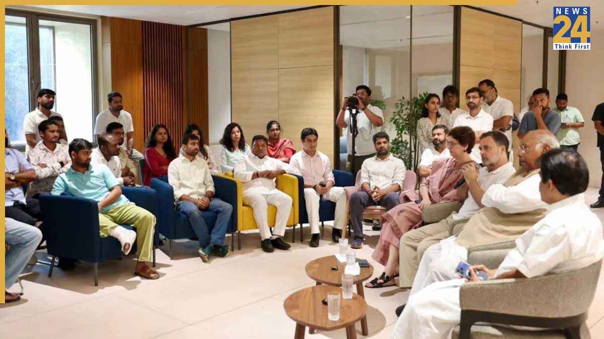 Rahul Gandhi, Mallikarjun Kharge, jyotiraditya scindia, Ghulam Nabi Azad, Congress, Congress meeting, NSUI, Seva dal, youth congress