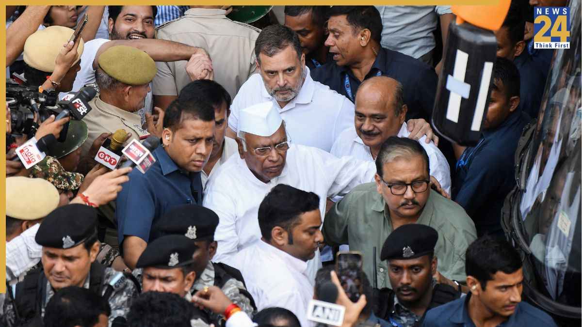 INDIA alliance protest, Rahul Gandhi protest, Gyanesh Kumar resignation, vote theft allegations India, opposition march Rashtrapati Bhavan, Chief Election Commissioner, INDIA alliance meeting President Murmu, INDIA alliance