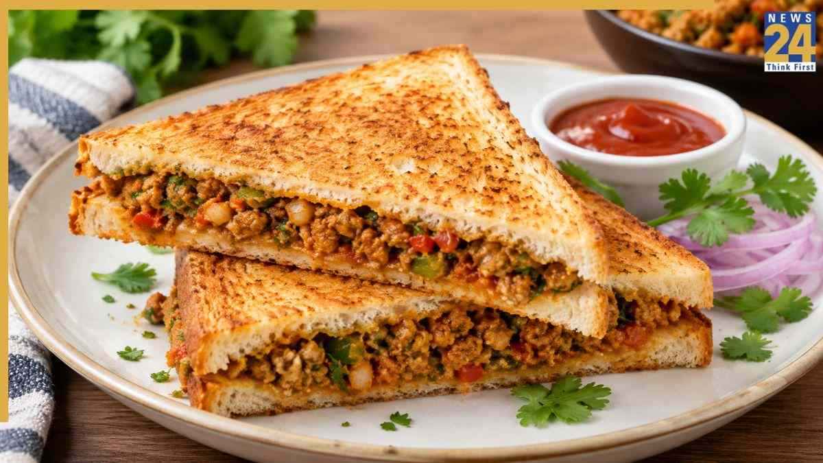 नाश्ते में बनाकर खाएं यह सोया कीमा टोस्ट, स्वाद और सेहत से भरपूर है यह रेसिपी