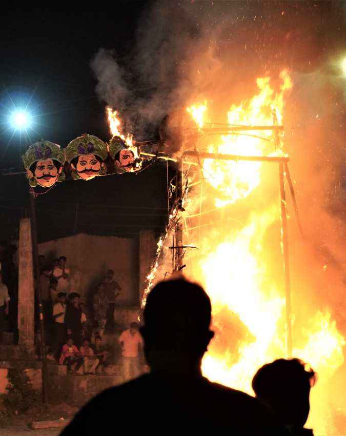बच्चों और बुजुर्गों का रखें खास ख्याल