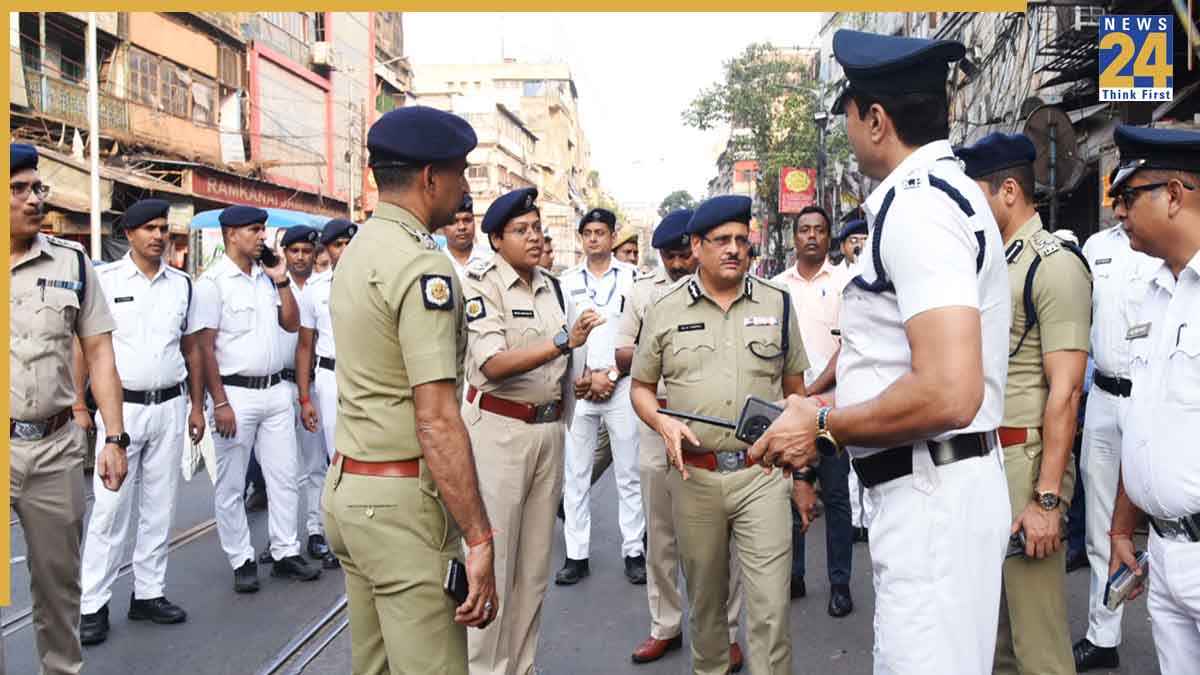Kolkata naked paraded, Kolkata police, Kolkata news, kolkata boys attacked, kolkata teen kiss