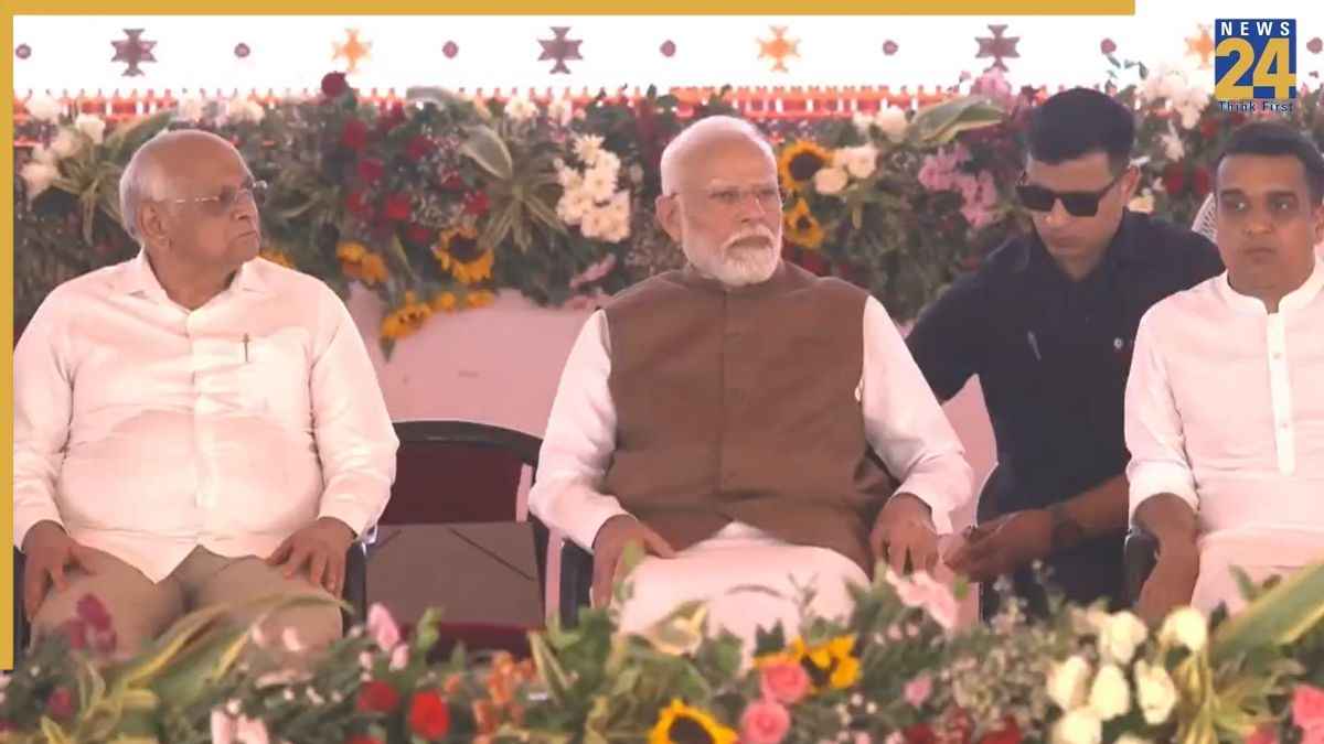 PM Modi with Bhupendra Patel in Gujrat