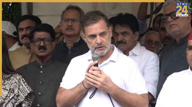 विपक्ष ने टाला 'जन महाअभियोग' कार्यक्रम, राहुल गांधी बोले- अब कल होगा