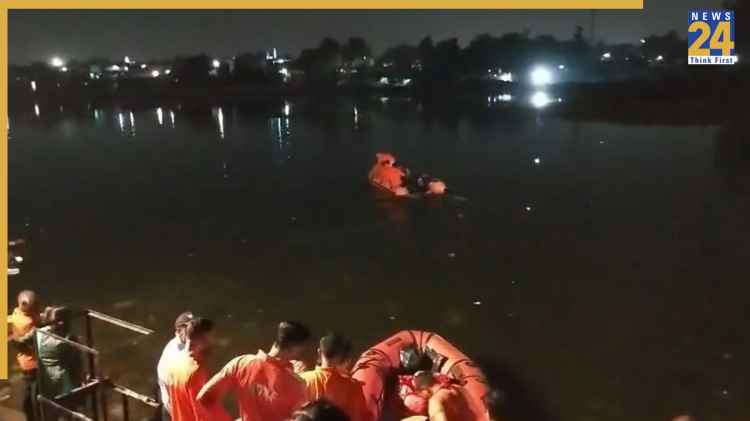 राजस्थान के दुर्गा विसर्जन के दौरान बड़ा हादसा, नाव पलटने से 4 लोग लापता