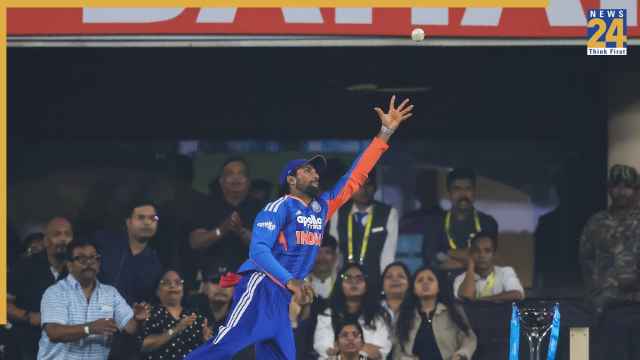 IND vs WI: तिलक वर्मा ने तीसरे टी-20 मैच में बनाया बड़ा रिकॉर्ड, रोहित-विराट के खास क्लब में हुए शामिल