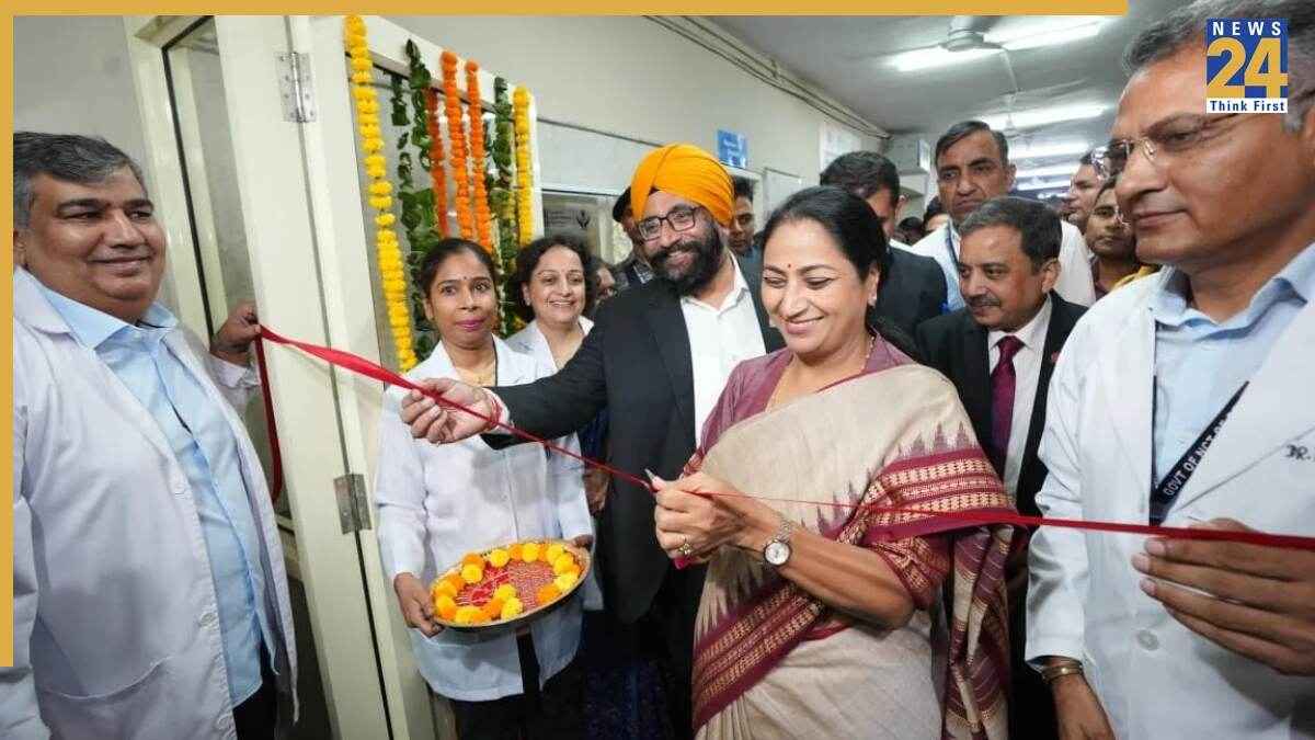 मुख्यमंत्री रेखा गुप्ता ने लोकनायक अस्पताल में अत्याधुनिक सीटी स्कैन और तीन एमआरआई मशीनों का किया शुभारंभ