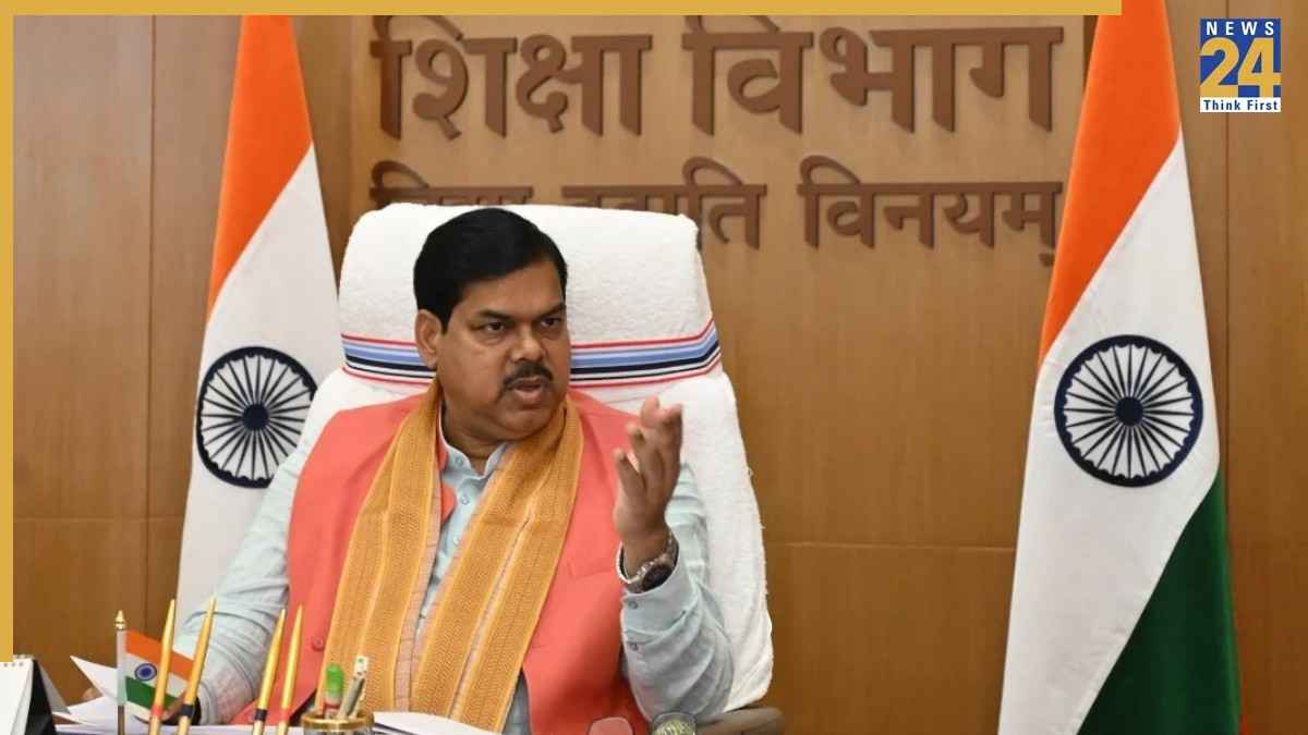 अगले सत्र से कंप्यूटर अनिवार्य, पहले शिक्षकों को दी जाएगी ट्रेनिंग: शिक्षा मंत्री मिथिलेश तिवारी