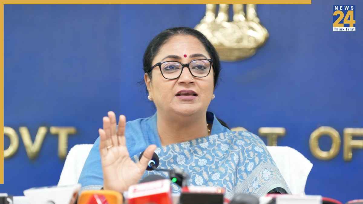 दिल्ली में मिठाई की दुकानों की जांच, कई जगह मिलीं कमियां
