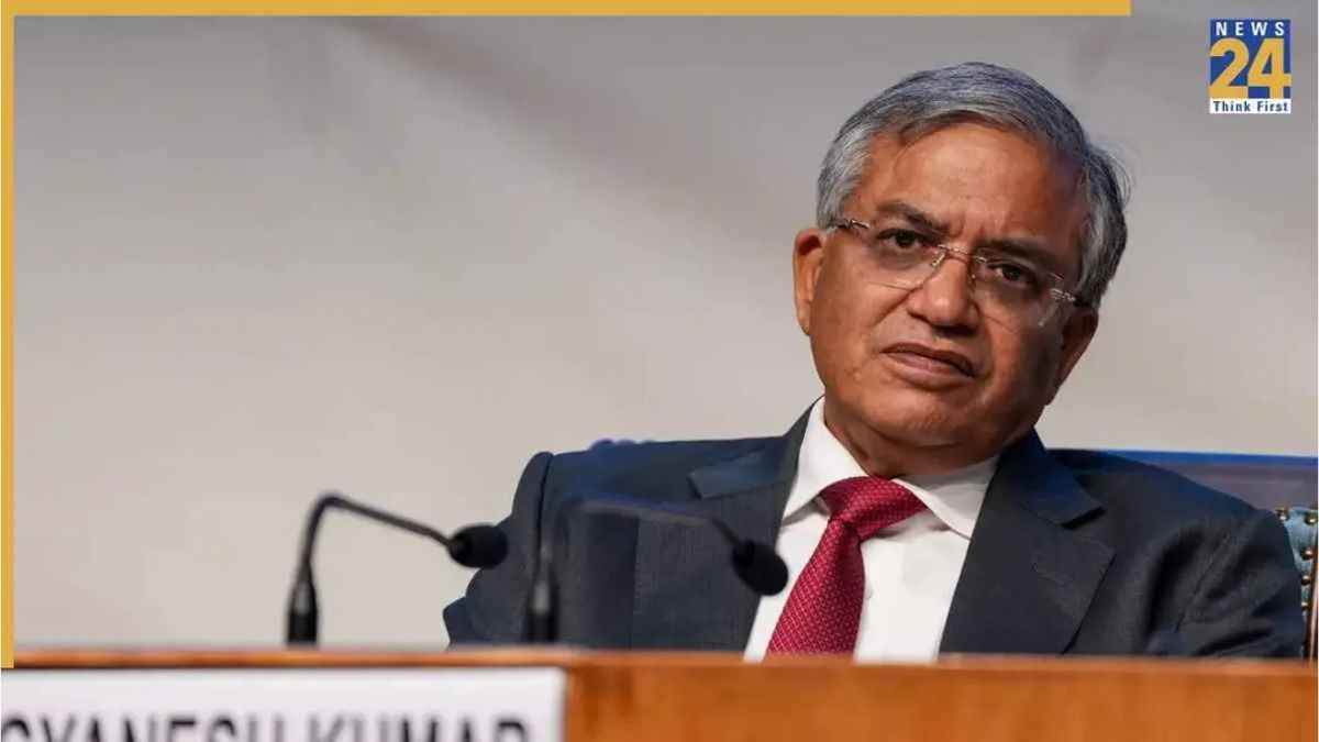 ज्ञानेश कुमार के खिलाफ पूर्व IAS अफसरों का प्लान फेल, प्रतिनिधिमंडल को EC ऑफिस में घुसने से रोका