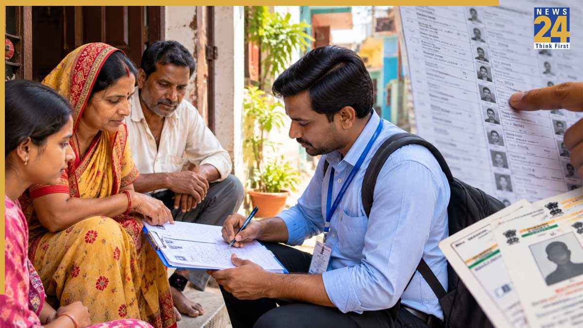 'SIR में कट गया नाम तो ना हों परेशान', 20 राज्यों में चलेगा चुनाव आयोग का अभियान, घर-घर जाकर फॉर्म 6 भरवाएंगे BLO