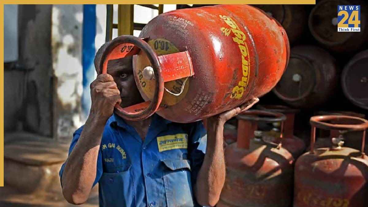 Free LPG Cylinder on Diwali: खुशखबरी! द‍िल्‍ली और UP के राशन कार्ड धारकों को दिवाली पर फ्री सिलेंडर, चेक करें स्टेटस