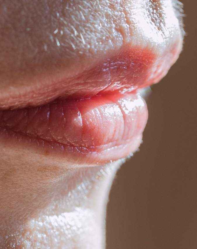 होंठों पर स्क्रब का न करें इस्तेमाल