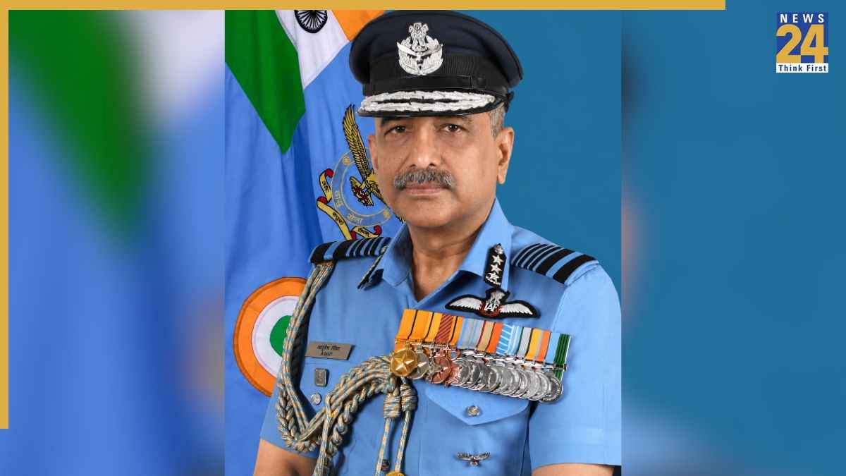 कौन हैं एयर मार्शल आशुतोष दीक्षित? जिन्हें बनाया गया भारतीय वायुसेना का चीफ, ऑपरेशन सफेद सागर से लेकर ऑपरेशन सिंदूर का रहे हैं हिस्सा