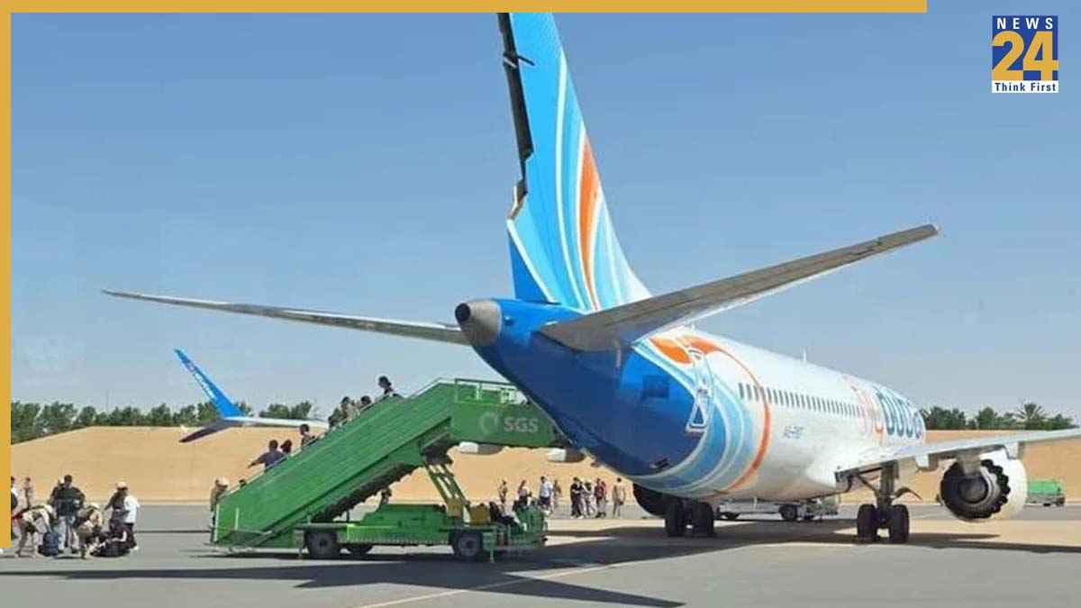FlyDubai विमान में पायलट के हाथ में कहां से आया चाकू? जानें 'इन फ्लाइट' हथियारों की पूरी सच्चाई