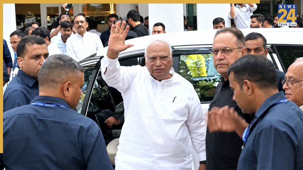 INDIA Bloc Mock Parliament, Mallikarjun Kharge, Rahul Gandhi, CEC Gyanesh Kumar, Mock Impeachment